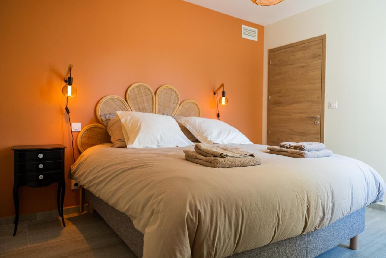 Domaine De Merins, 10 Couchages Avec Piscine, Face A La Riviere, A 4Km De La Plage Fleury  Zewnętrze zdjęcie